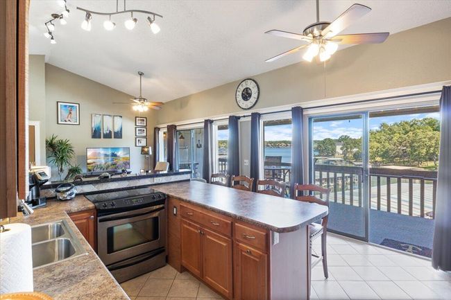 E404-405 - 5655 Heron Bay, Condo with 2 bedrooms, 2 bathrooms and null parking in OSAGE BEACH MO | Image 9