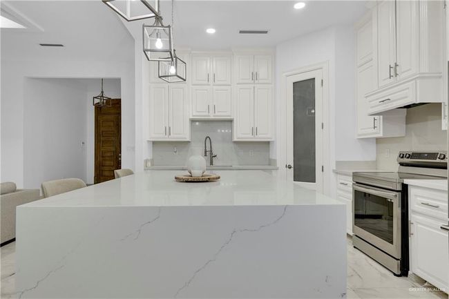 911 Platinum St, House other with 4 bedrooms, 3 bathrooms and 2 parking in Palmview TX | Image 16