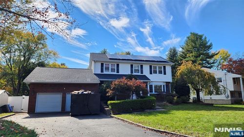 15 Sweetwood Ct, Parsippany, NJ, 07054-2318 | Card Image