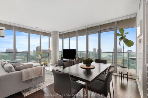 3205-33 Lombard Street, Toronto, ON, M5C3H8 | Card Image