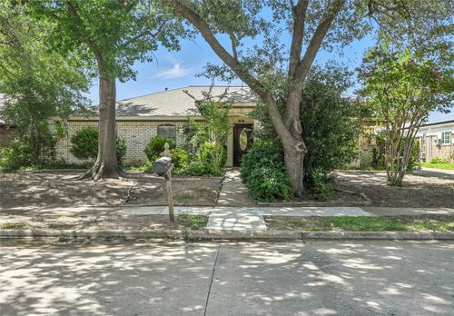 3828 Greenhills Ct E, Irving, TX, 75038-4819 | Card Image