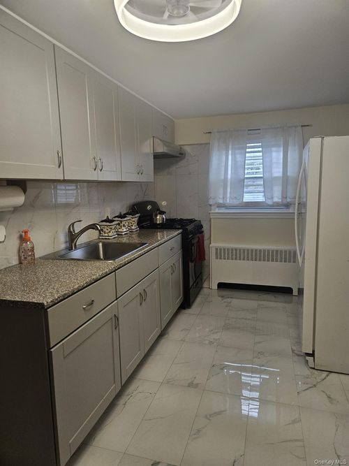 2-12 Palmer Pl, Valley Stream, NY, 11580-3129 | Card Image