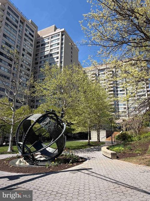 2005n-5500 Friendship Blvd, CHEVY CHASE, MD, 20815-7212 | Card Image
