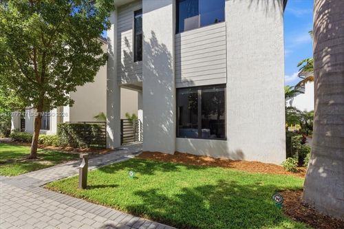 4395 Nw 80th Ct, Doral, FL, 33166-5723 | Card Image