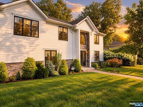 83 Holland Avenue, Demarest, NJ, 07627 | Card Image