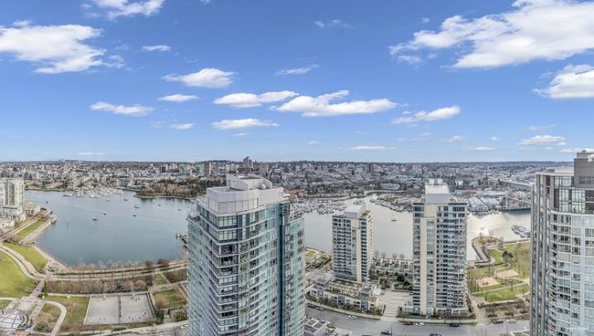 3902 - 1408 Strathmore Mews, Condo with 2 bedrooms, 2 bathrooms and 2 parking in Vancouver BC | Image 3