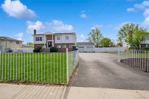 40 Scholar Ln, Commack, NY, 11725-1225 | Card Image