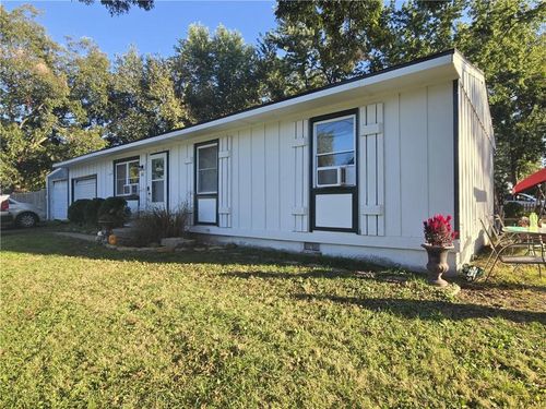 101 Sycamore St, La Cygne, KS, 66040-3058 | Card Image