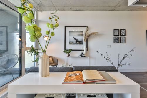 625-1190 Dundas St E, Toronto, ON, M4M0C5 | Card Image