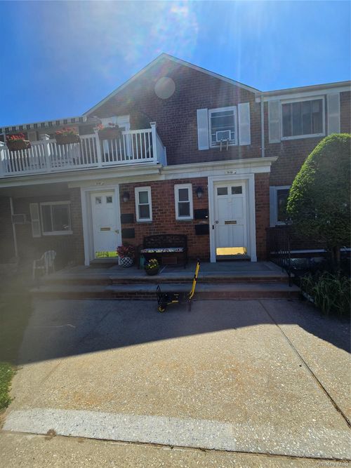 15h42-7058 260th Street, New York, NY, 11004 | Card Image