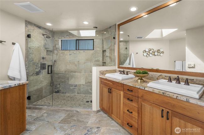 13707 Se 51 St Pl, House other with 4 bedrooms, 4 bathrooms and 2 parking in Bellevue WA | Image 20