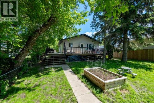 1022 10 Ave, Wainwright, AB, T9W1K6 | Card Image