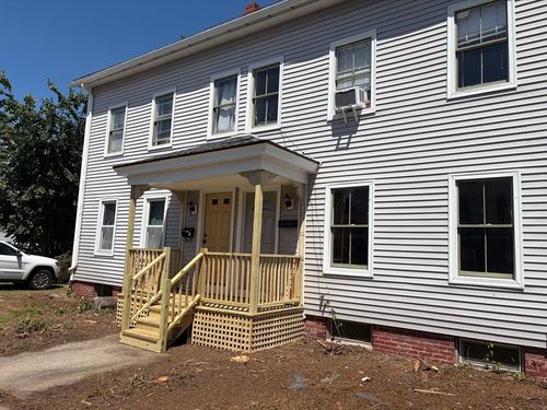 11-11 Oakdale Pl, Easthampton, MA, 01027-1525 | Card Image