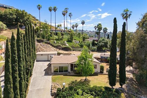1071 Washington Heights Pl, El Cajon, CA, 92019-3025 | Card Image