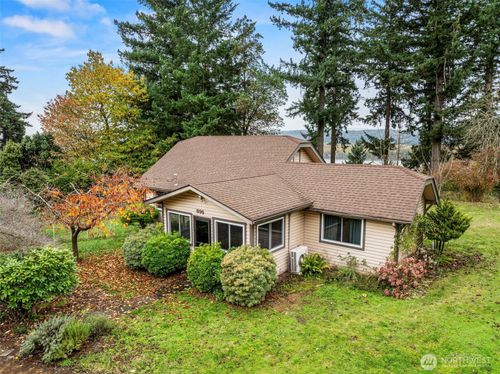 690 N 3rd Pl, Kalama, WA, 98625-4200 | Card Image