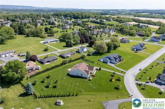 222 Danbury Dr, House other with 3 bedrooms, 3 bathrooms and null parking in Nazareth PA | Image 43