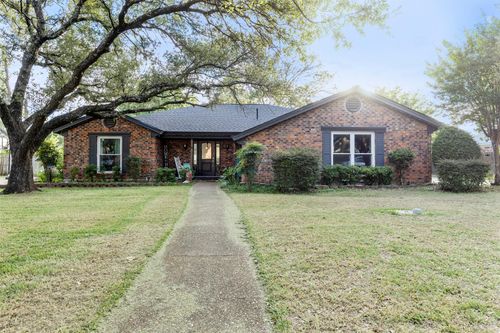 900 Stonelake Dr, Cleburne, TX, 76033-5910 | Card Image