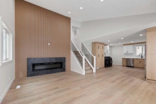 2031 24 Ave Ne, Calgary, AB, T2E8H4 | Card Image