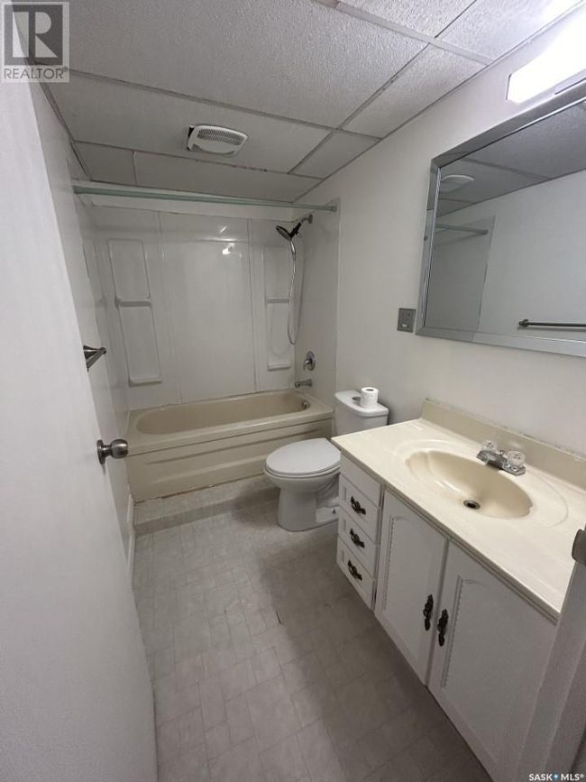 142 3rd St W, House other with 5 bedrooms, 2 bathrooms and null parking in Coronach SK | Image 22