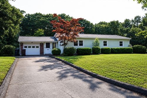 40 Jaeger Dr, Westfield, MA, 01085-5120 | Card Image