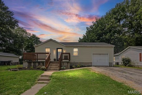 309 N 5th St, Mascoutah, IL, 62258-1817 | Card Image