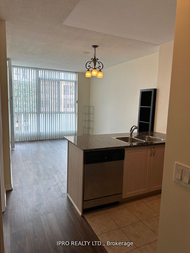 2710 - 225 Webb Dr, Condo with 1 bedrooms, 2 bathrooms and null parking in Mississauga ON | Image 11