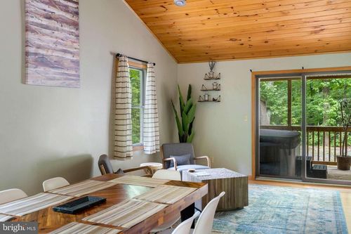 21 Cubby Hole Lane, BERKELEY SPRINGS, WV, 25411 | Card Image