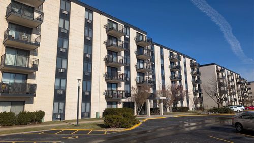 9128 W Terrace Unit 2d Drive, Niles, IL, 60714 | Card Image