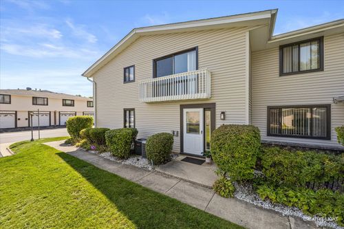 131 Fairlane Ct, Bloomingdale, IL, 60108-8289 | Card Image