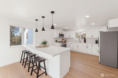 8305 Duncan Ave S, Seattle, WA, 98118-4718 | Card Image