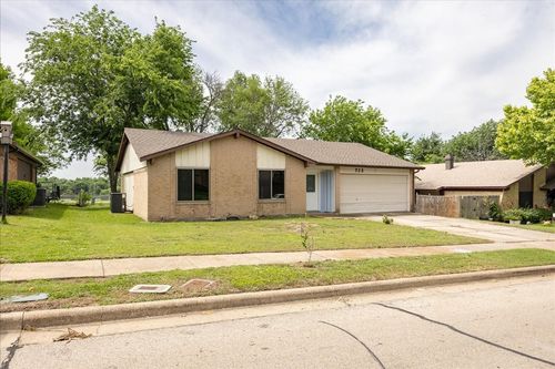 722 Meadowglen Dr, Duncanville, TX, 75137-4119 | Card Image