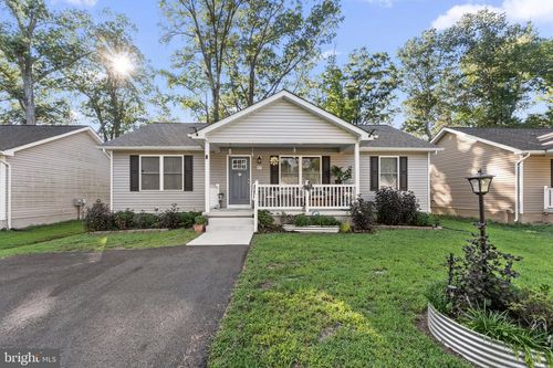 57 Oak Ln, COLONIAL BEACH, VA, 22443-5652 | Card Image