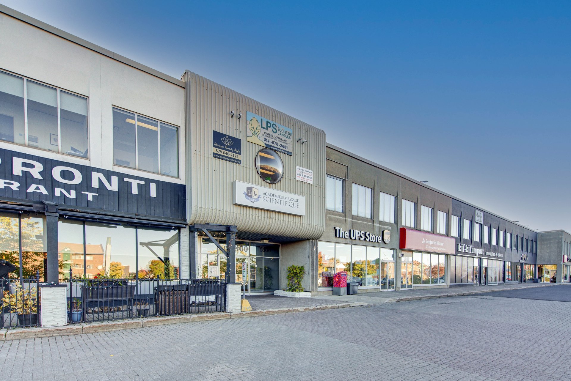 Commercial Lease in Laval (Chomedey) 2