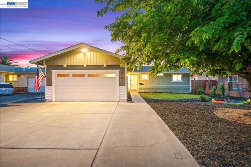 578 Meadowlark St, Livermore, CA, 94551-4208 | Card Image