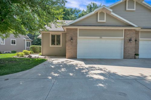 211 Emerald Meadows Dr, Arnolds Park, IA, 51331-7567 | Card Image