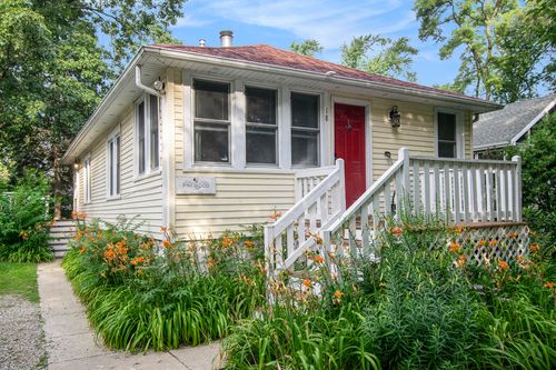 18 N Taylor St, New Buffalo, MI, 49117-1149 | Card Image