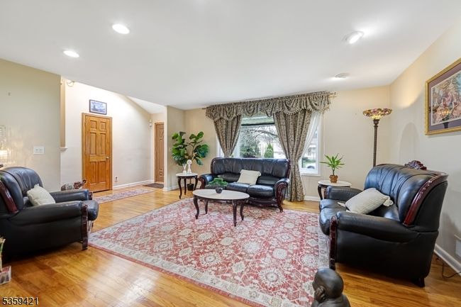 167 Rolling Hills Rd, House other with 5 bedrooms, 3 bathrooms and null parking in Clifton NJ | Image 4
