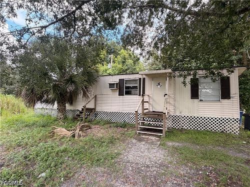 7847 Suncoast Dr, NORTH FORT MYERS, FL, 33917-1943 | Card Image