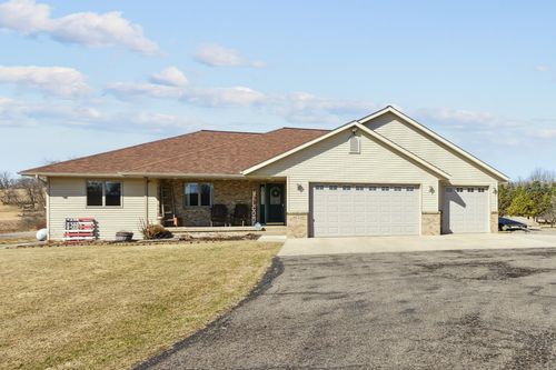 16723 207th Ave, Eden Valley, MN, 55329-4001 | Card Image