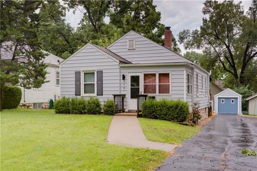 17 79th St, Kansas City, MO, 64114-1836 | Card Image