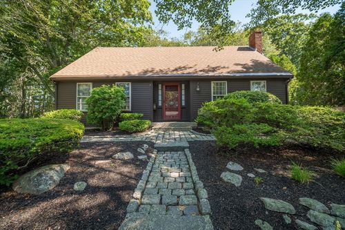 29 Summer St, Rockport, MA, 01966-2148 | Card Image