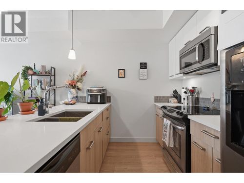 304-2214 Kelly Avenue, Port Coquitlam, BC, V3C3E5 | Card Image