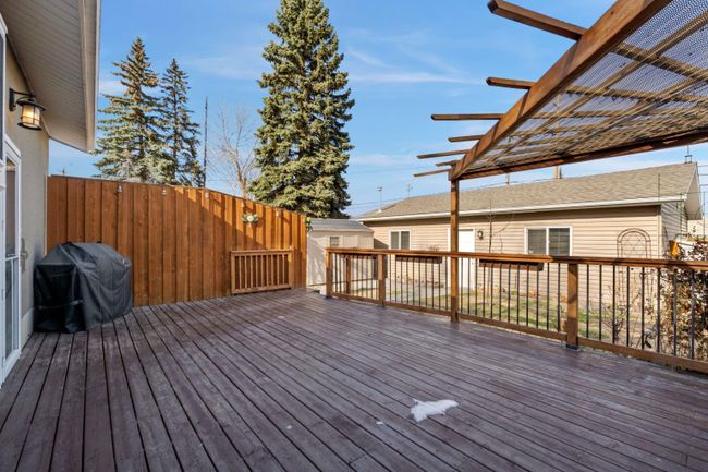 7512 Fleetwood Drive Se, Home with 3 bedrooms, 1 bathrooms and 6 parking in Calgary AB | Image 36