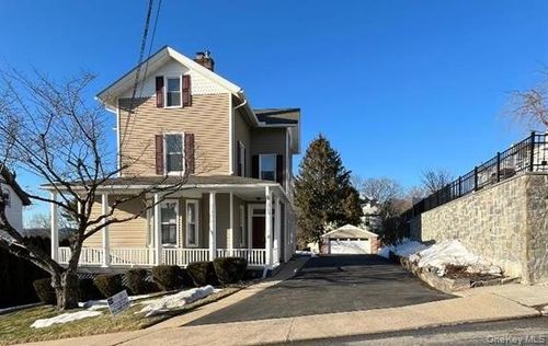 2nd-floor-walkup-19 Hudson Ter, Sleepy Hollow, NY, 10591-2128 | Card Image