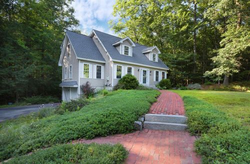 542 Cross Country Rd, Pembroke, NH, 03275-3907 | Card Image