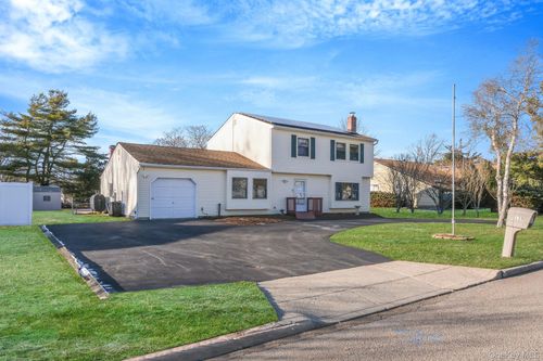 139 Tarpon Ave, Medford, NY, 11763-4427 | Card Image