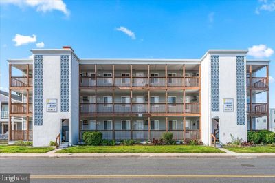 E303 - 424 Lark Lane, Condo with 2 bedrooms, 1 bathrooms and null parking in OCEAN CITY MD | Image 1