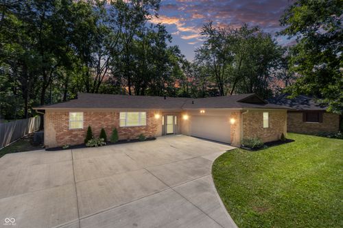 8423 Rahke Rd, Indianapolis, IN, 46217-4952 | Card Image