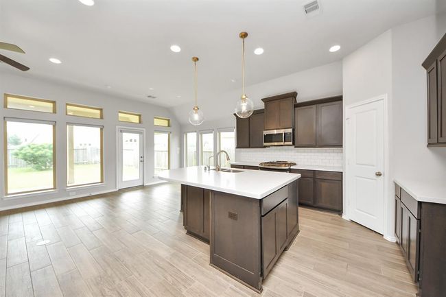 13208 Sage Meadow Ln, House other with 3 bedrooms, 2 bathrooms and 2 parking in Pearland TX | Image 10