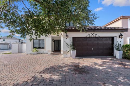 8279 Nw 199th St, Hialeah, FL, 33015-5907 | Card Image